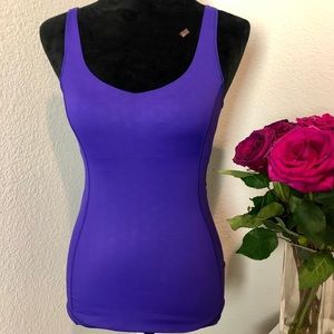 Lululemon workout top w/ built in bra